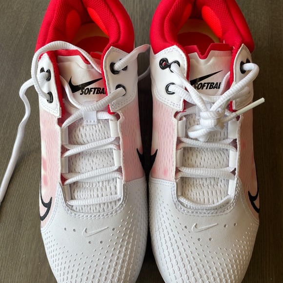 New Nike Women's Hyperdiamond 4 Elite Metal Softball Cleats White/Red Size 8.5 - Picture 3 of 5